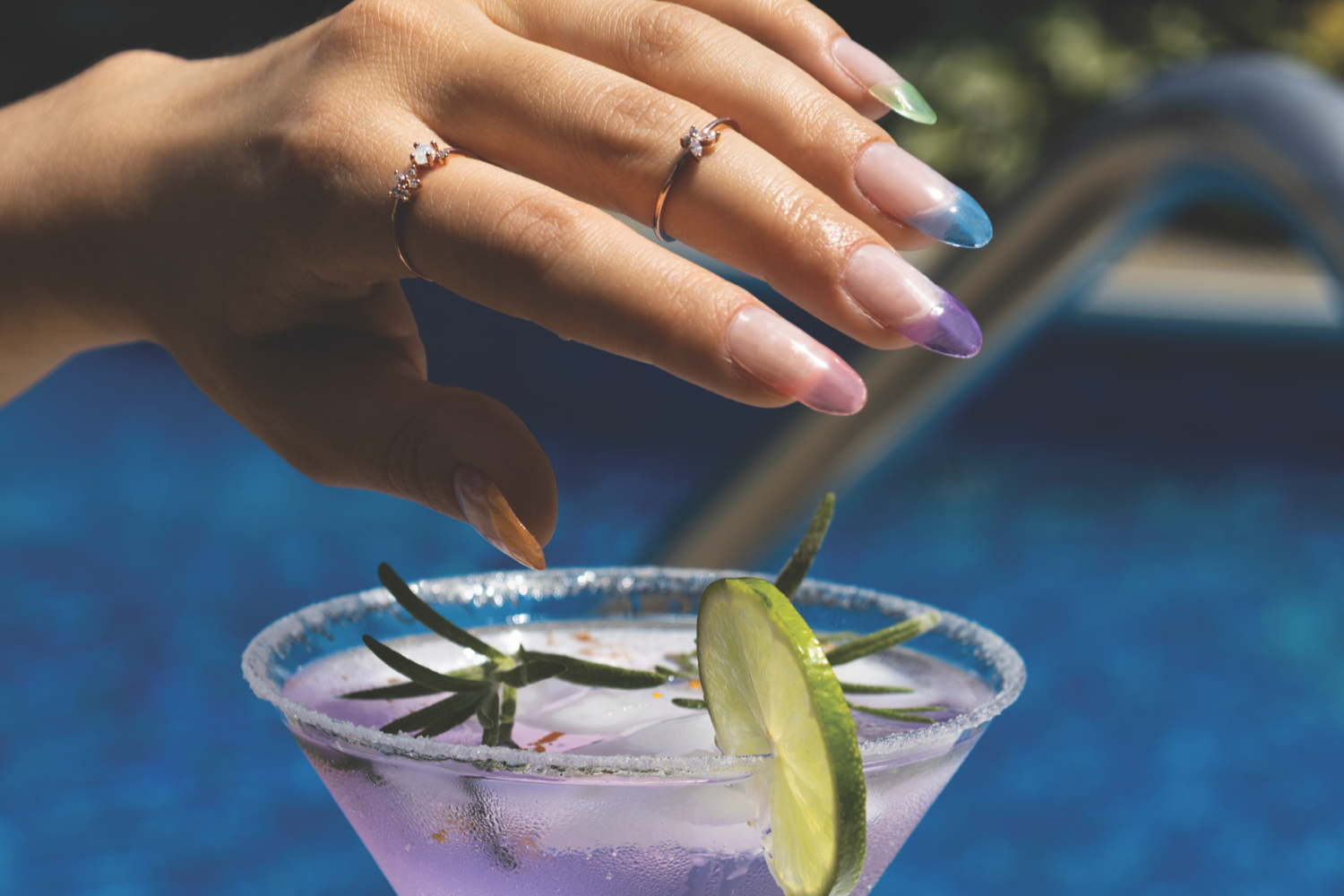 Guide de survie Looky : Comment profiter du soleil tout en prenant soin de tes ongles