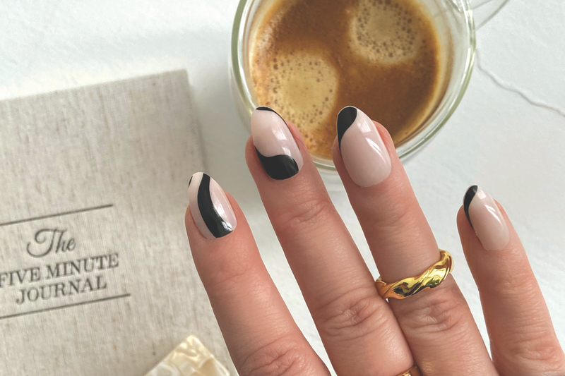 Les Faux Ongles: L’Art de la Manucure Parfaite à Portée de Main