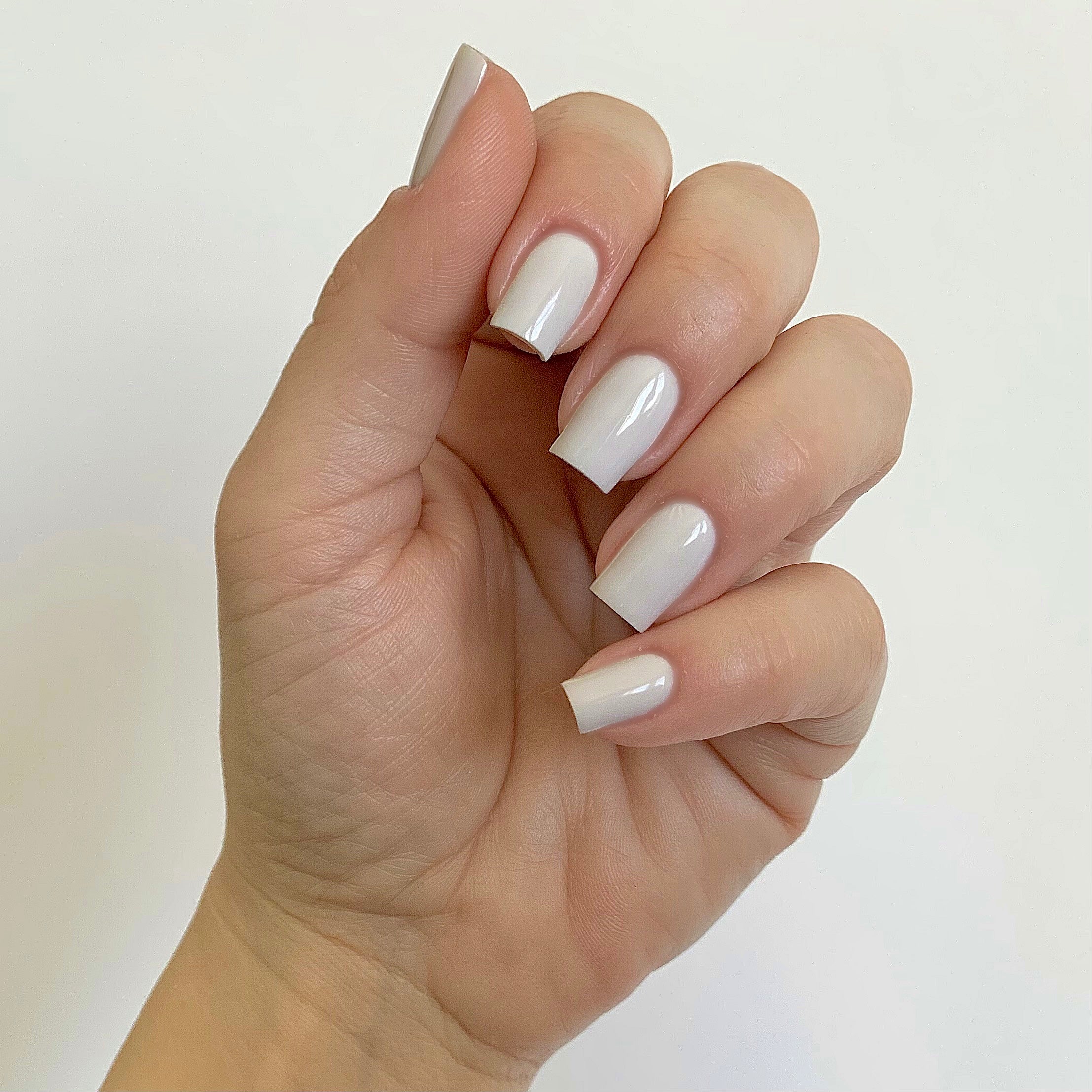 3 IN 1 Gel Nail Polish #822 Marguerite (Effluves de Printemps Collection)